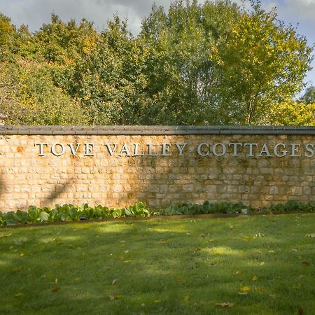 Mole Hole Towcester Exterior foto