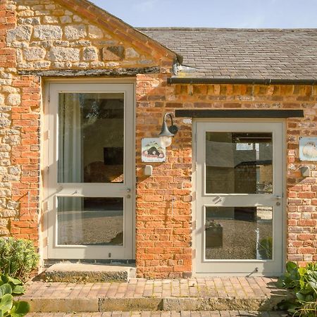 Mole Hole Towcester Exterior foto