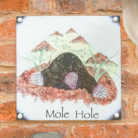 Mole Hole Towcester Exterior foto